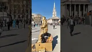 London Levitating Goldman getting tricked by the most flexible girl. #floating  #valentinethestatue