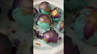 DIY BATH BOMBS #diy #bathbomb #lush #soapmaking #glitter #diyprojects #diycrafts