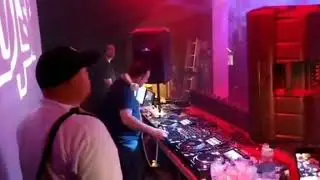 DJ SY, THE SCRATCH MASTER! WORKING THE DECKS ALONG WITH MC ENEMY #djsy #mikeenemy #quosh #bonkers