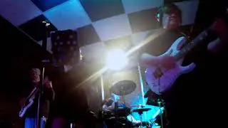 L'isola by Emma Marrone ( live ) with my band AMAMI EMMA LIVE COVER BAND (personal bass cover)
