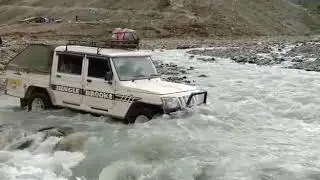 Water crossing in Zanskar Valley Leh Ladakh | Offroading Bolero Camper 4x4