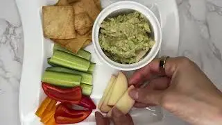 🥑 Avocado Tuna Snack Plate (Mediterranean Style)