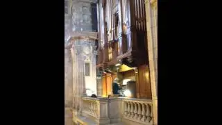 Organist plays moving tribute to David Bowie