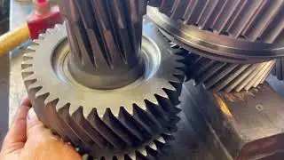 Truck 13 speed Transmission Assembly Done by a Pro|@etrtruckcenterenginedrivet