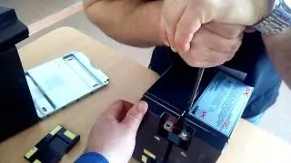 apc smart-ups 1500 достаем аккумуляторную батарею