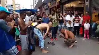 Tito Santos e Alex capoeira na 25 de mar&ccedil;o