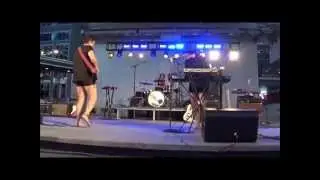 Montreal&rsquo;s DIAMOND BONES opens for YOUNG GALAXY   -  Toronto 2014 (Finale)