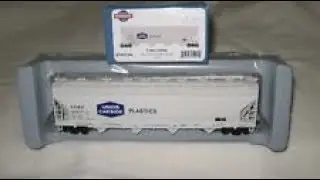 Review: Athearn Round House- ACF Center Flow Hopper (Union Carbide)