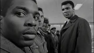 3 Men Cut the Line &mdash; Then Realized Muhammad Ali Was Standing Right There