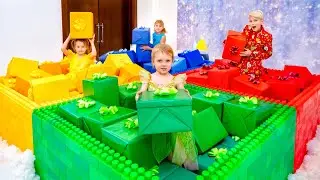 Five Kids Four Colors Challenge Christmas version + more videos for children