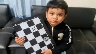 Hitam Putih Zefanya Oyanio ❤