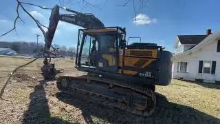 Lot 1900: 2020 Hyundai HX220AL Excavator