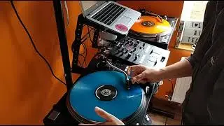 Not a pro DJ Acid/Hard Techno Mix Vinyl using Reloop RP 7000 mk2