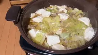 岩手県盛岡市「玉山支所前食堂」のメチャうまのホルモン鍋！お持ち帰り予約で我が家で頂きました。お豆腐を乗せて石油ストーブで煮込むだけ！超簡単です。取材NGらしく知る人ぞ知るホルモン鍋。