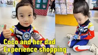 Dad bought Coco some delicious sushi candy and Ultraman cards, which finally cheered her up.