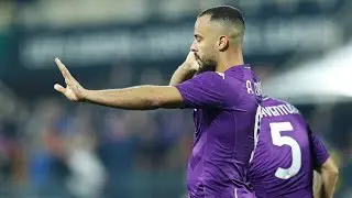 Arthur Cabral performing his own VAR goal check after scoring the late winner for Fiorentina
