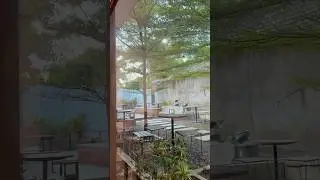 Menikmati Senja di Atomic Coffee, Nada dan Alina Pesan Taro Toping Eskrim