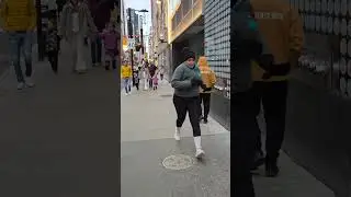 Вчера в Торонто прошла массовая акция протеста против иммиграции на площади Нейтана Филлипса.