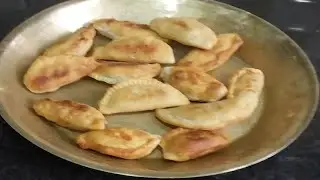 बिना सांचे हलवाई जैसी खस्ता व स्वादिष्ट गुजिया बनाने की आसान  रेसिपी। pudukiya recipe।