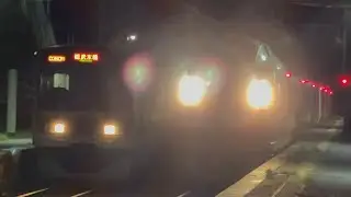 （4014M）E259系横クラNe008編成［#特急しおさい14号東京行］＆（380M）【※6両のトップナン編成】209系2100番台千マリC602編成［総武本線千葉行］飯岡駅1、2番線ホーム発着