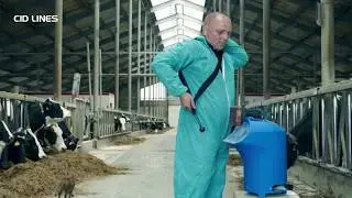 Powder spreader