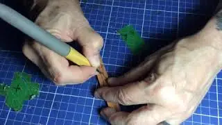 Un autre exemple de ciselage sur cuir.