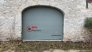 Porte sectionnelle industrielle Makro Pro et Op&eacute;rateur Argo BT a 20 -24V BFT