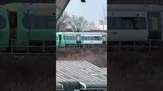Class 377301 and 377309 leaving south Bermondsey #train #class377