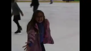 Marine I. fait du patin &agrave; glace