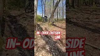 Das is mal ne Kurve. Lieber IN- oder OUTSIDE fahren?#surfingtrails #mtbsession #linechoise #mtblife