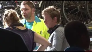Filmopnames Theo Maassen in fietsenkelder