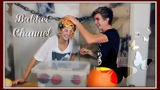 TRICK OR TREAT CHALLENGE WITH ZOELLA | ThatcherJoe  -Русская озвучка [Rus]
