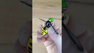 Приманка на голавля в виде шершня