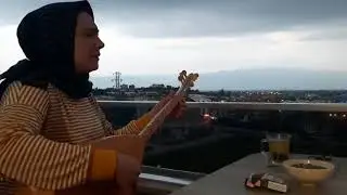 Serap Özcan Yürüyorum Dikenlerin Üstünde
