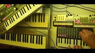Monotonland Hypnotic Techno Live jam with Korg Volca Keys Sample Akai APC
