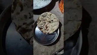 #🤩maa k hath ki bni special chulhe ka sarson ka saag aur mkki ki roti🥗🌽🌽 #desistyle #traditional 🍽️😋