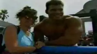 Frank Sepe has fun with his muscles.avi