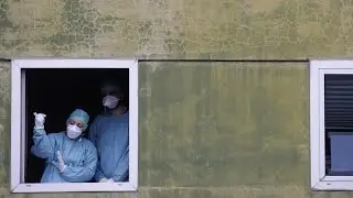 Больше десяти не собираться: Европа борется с COVID-19