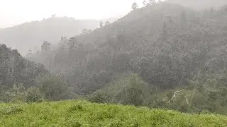 Llevamos varios días con fuertes lluvias y vientos en el pueblo, así han crecido los ríos y cascadas