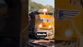 CLEAN ACE LEADER PULLS A MANIFEST FREIGHT TRAIN WHILE ROUNDING THE CURVE AT CALHOUN BLUFF RD #shorts