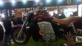 Электромотоцикл UM Renegade Thor | Первый взгляд и цена | Auto Expo 2018 LIVE | Motown India