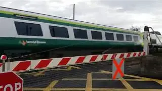 9am Dublin Heuston to Cork train travelling through Shinanagh Level Crossing in North Cork