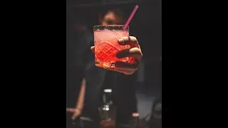 Кейп кодер (Cape Codder) // Вкусный коктейль с водкой и клюквенным соком #Shorts