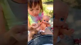 Washing Song Nursery Rhyme - Twins Bathe Baby Dolls