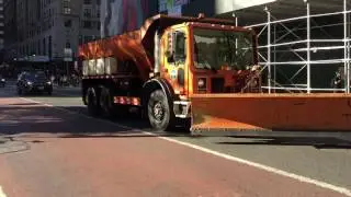RARE CATCH OF A DSNY SALT SPREADER / SNOWPLOW CRUISING BY ON 34TH ST. IN SEPTEMBER IN MANHATTAN.