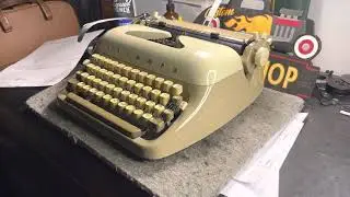 *SOLD*1959 Triumph Perfekt Portable Typewriter in Script/Cursive