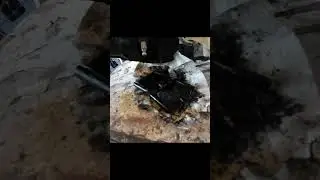 Чистка впускных клапанов и коллектора с помощью стяжек #tfsi #tsi #audi