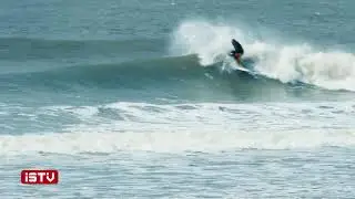 Viny Paiva surfando as marolas em casa!!!! imagens by @dieguinhomc