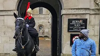 They're BACK! New faces take no nonsense from tourists at Horse Guards!