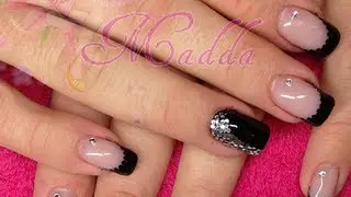 Nail Art capodanno - french e monocolore nero con paiettes e strass || Madda.fashion